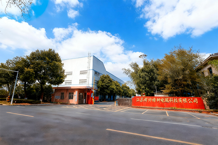 نمای بیرونی کارخانه